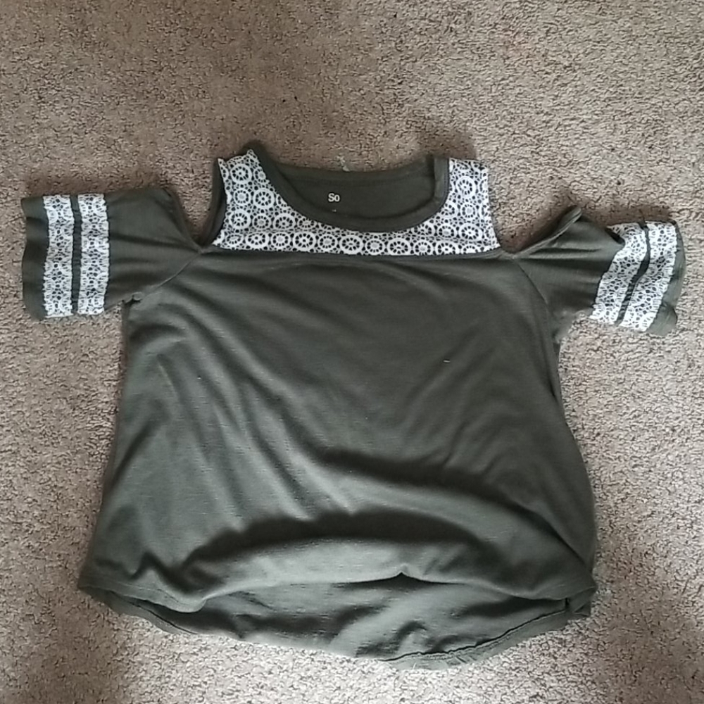 Tshirt no shoulder